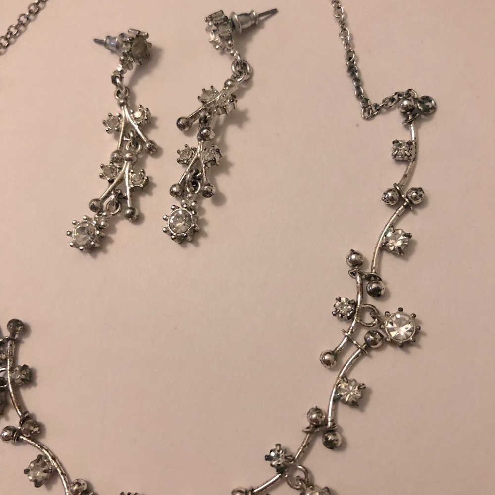Silver-tone rhinestone necklace and earring set